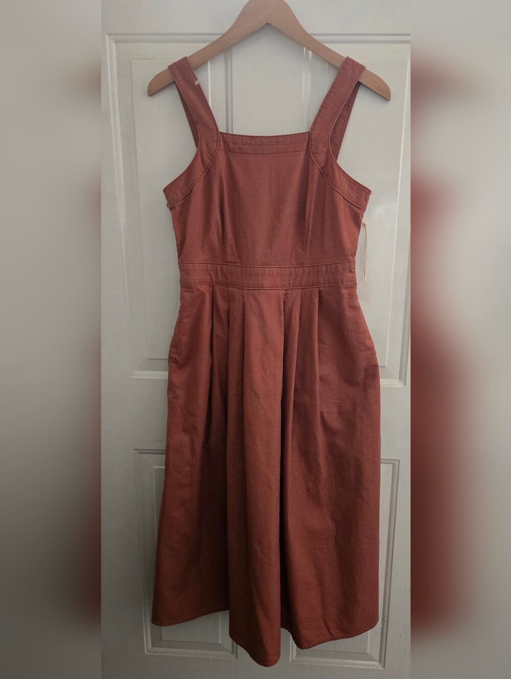 Elegant Rust Midi Dress